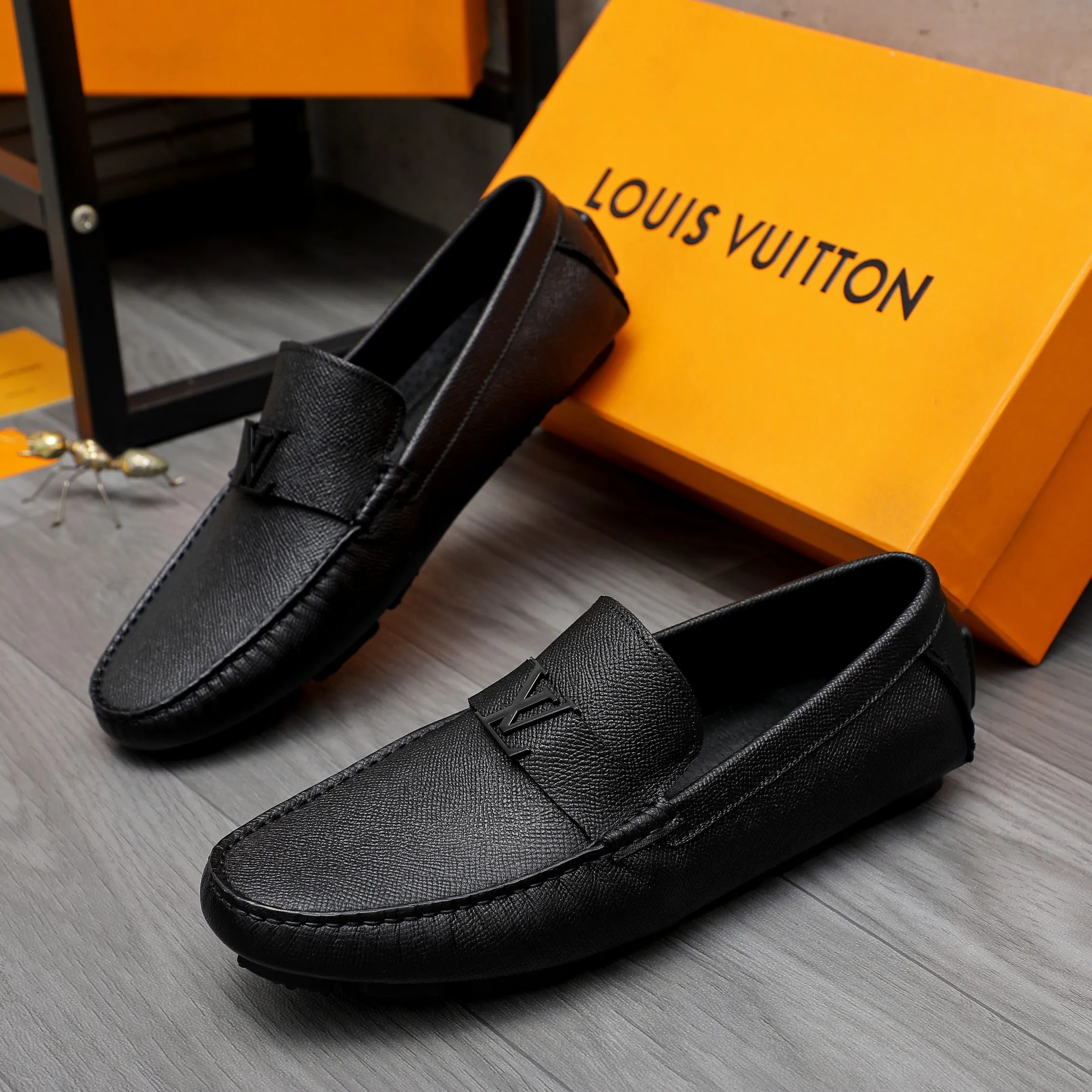 Men's shoes💰400 Product trademark: LV "Louis Vuitton" casual slip-on shoes Regular size: 38-45 (45 is custom-made and non-returnable) Product materials: Selected pebbled cowhide upper, pigskin lining, rubber outsole